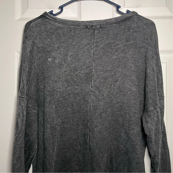 Khan Nara T-Party Medium Grey Skull Raw Hem Long Sleeve Sweatshirt - Picture 8 of 9